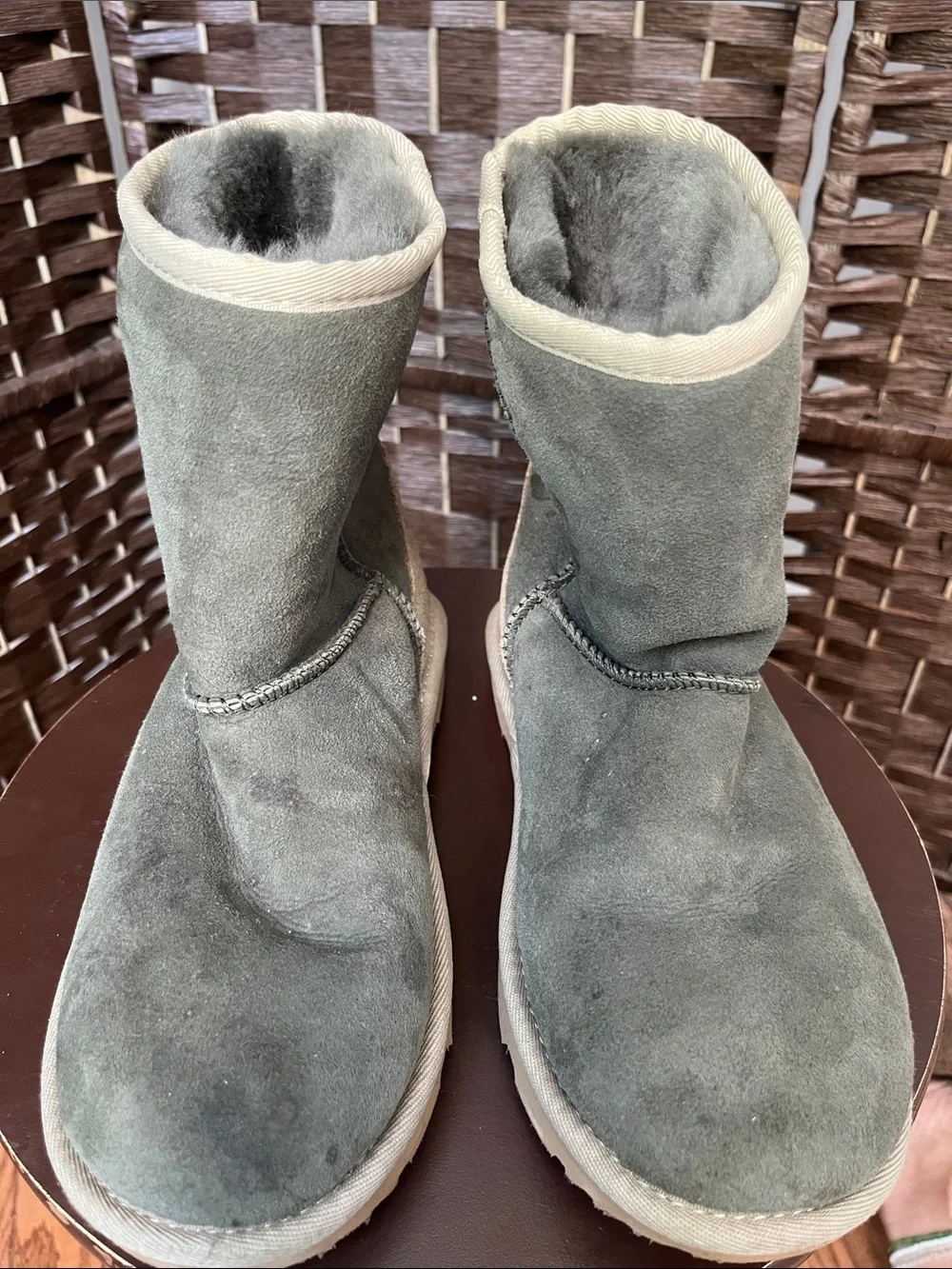 UGG Classic II big Kids Sz 4 Olive And Gray Sheepskin Lined Cozy